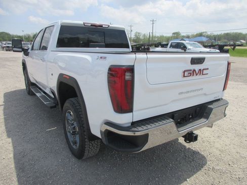 New 2026 GMC Sierra 3500 SLT w/ SLT Premium Package AWD/4WD image 9