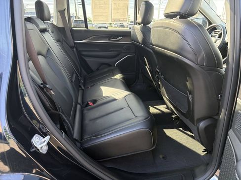 Used 2023 Jeep Grand Cherokee 4WD 4xe image 17