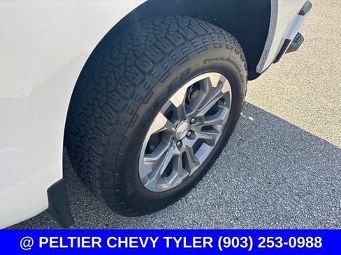 Used 2023 Chevrolet Silverado 1500 High Country w/ Z71 Off-Road Package AWD/4WD image 5