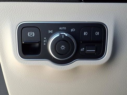 Used 2025 Mercedes-Benz GLA 250 4MATIC image 11