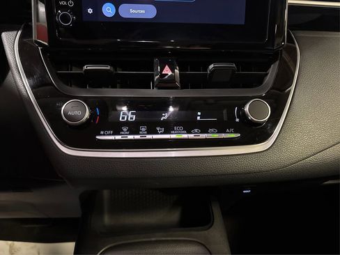 Used 2025 Toyota Corolla LE image 31