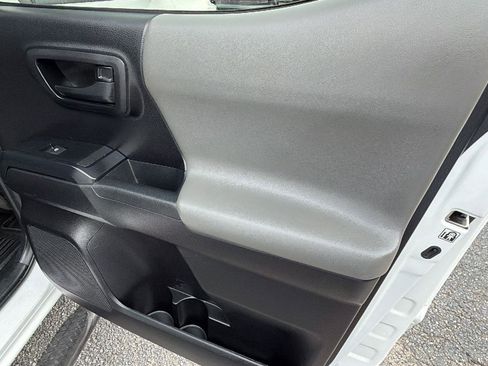 Used 2020 Toyota Tacoma SR AWD/4WD image 17