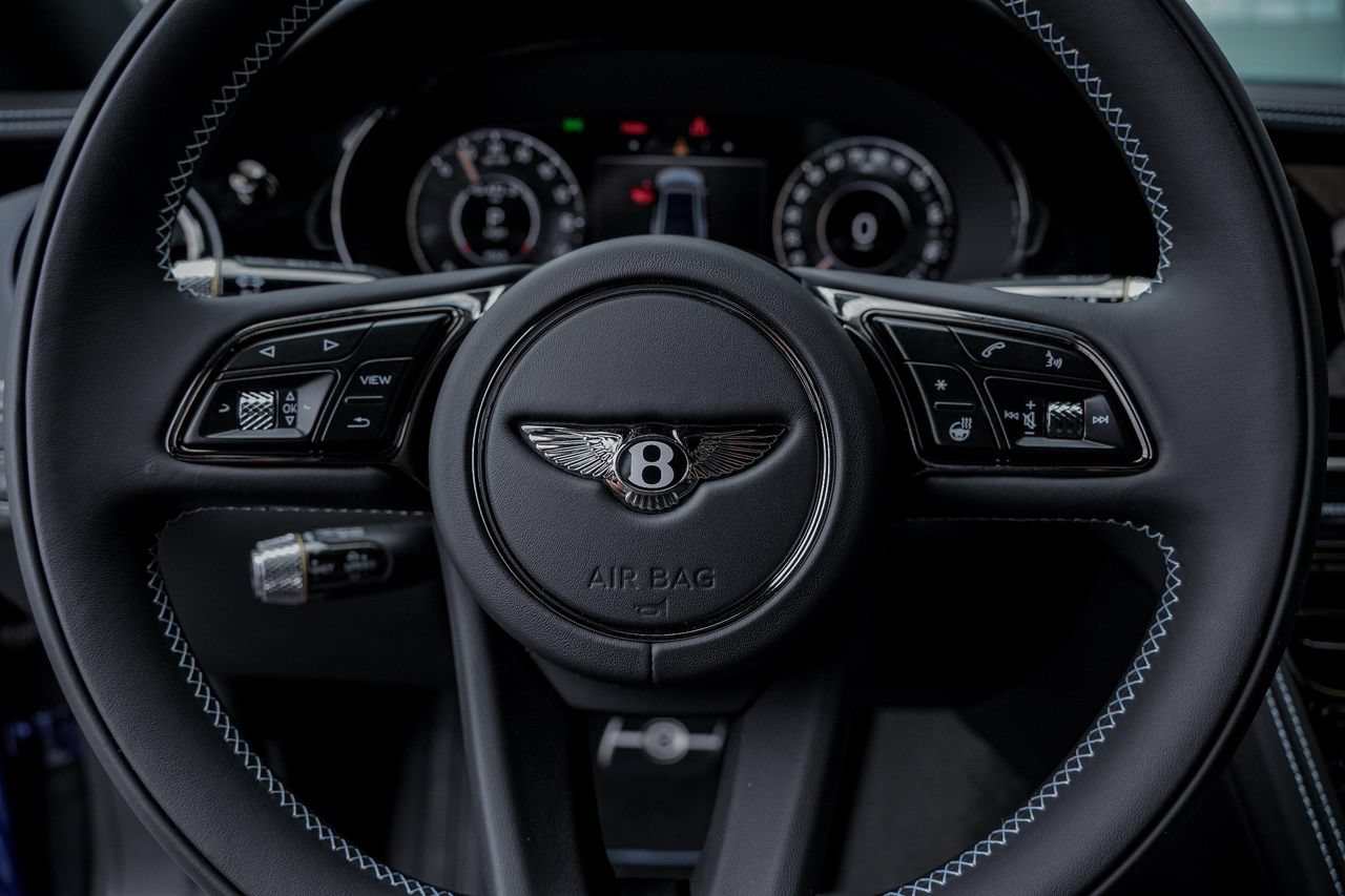 Used 2025 Bentley Flying Spur Plug-In Hybrid AWD/4WD image 25