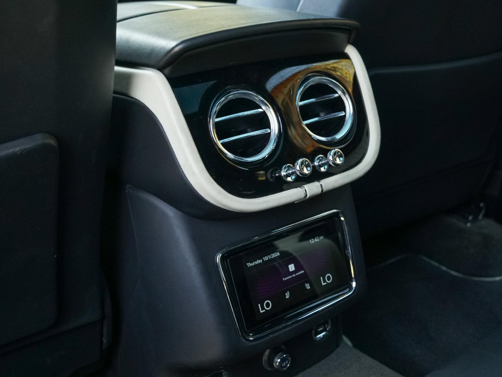 Certified 2023 Bentley Bentayga AWD/4WD image 26