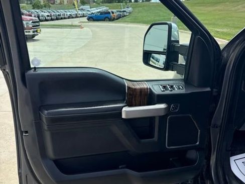 Used 2019 Ford F150 Lariat w/ Equipment Group 502A Luxury AWD/4WD image 16