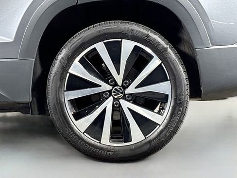 Used 2024 Volkswagen Taos SE FWD image 31