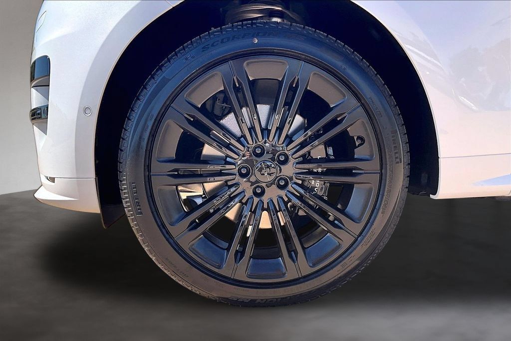 New 2026 Land Rover Range Rover Sport Dynamic SE AWD/4WD image 12