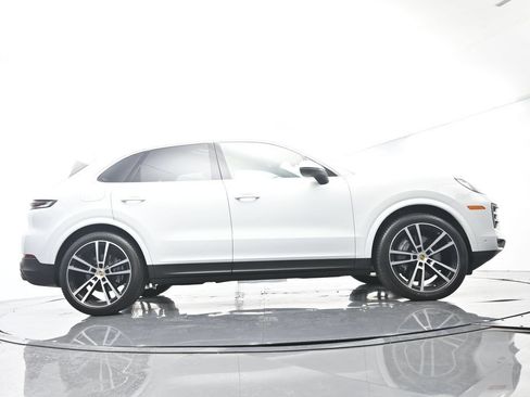 Certified 2024 Porsche Cayenne AWD/4WD image 51