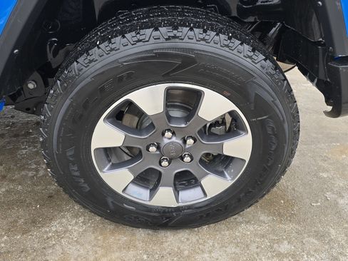 Used 2022 Jeep Wrangler Unlimited Sahara w/ Dual Top Group image 9