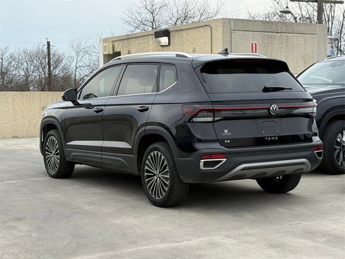 New 2025 Volkswagen Taos SE image 9