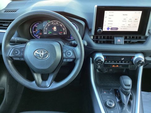 Used 2025 Toyota RAV4 XLE AWD/4WD image 17