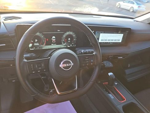 Used 2025 Nissan Kicks SR FWD image 11