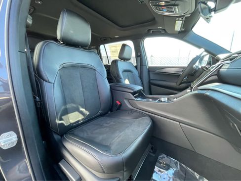 New 2025 Jeep Grand Cherokee L Altitude image 29