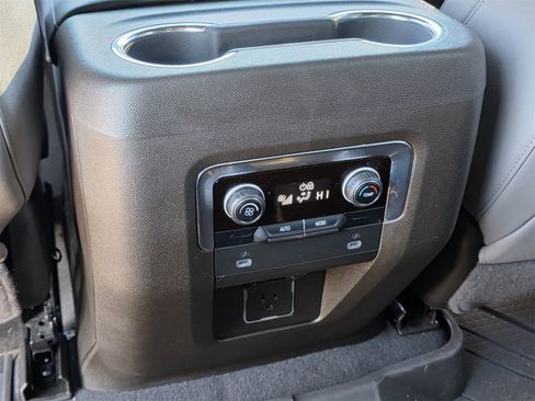 Used 2023 Chevrolet Tahoe Z71 image 17