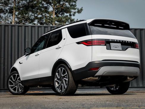 Used 2025 Land Rover Discovery S AWD/4WD image 2
