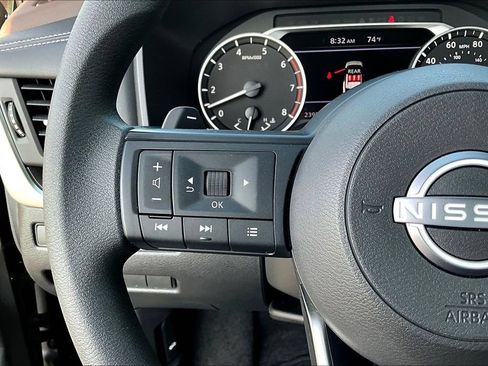 Used 2023 Nissan Rogue S AWD/4WD image 11