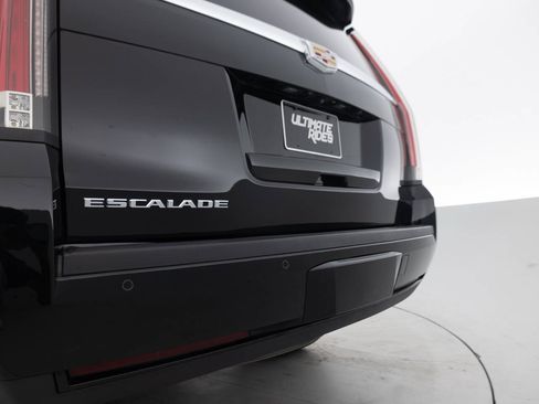 Used 2016 Cadillac Escalade Luxury AWD/4WD image 16
