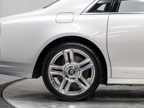 Used 2015 Rolls-Royce Ghost image 19
