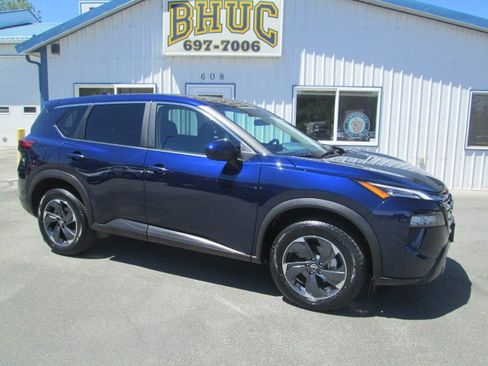 Used 2025 Nissan Rogue SV AWD/4WD image 1
