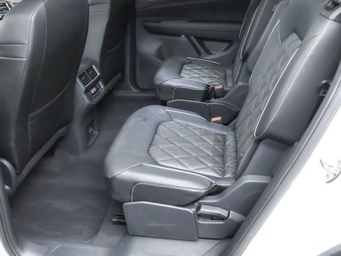 Used 2025 Volkswagen Atlas SEL Premium R-Line image 19