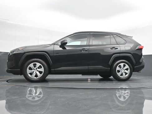Used 2019 Toyota RAV4 LE image 18