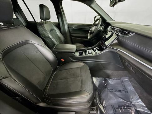 Used 2024 Jeep Grand Cherokee Altitude image 27