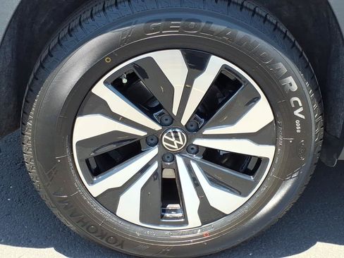 Used 2024 Volkswagen Atlas Cross Sport SE AWD/4WD image 10