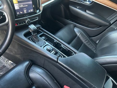 Used 2018 Volvo S90 T6 Inscription image 21