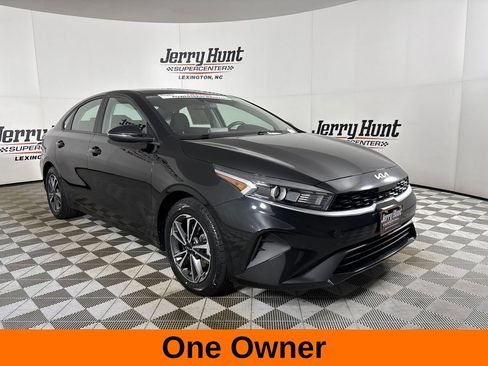 Used 2023 Kia Forte LXS w/ LXS Technology Package FWD image 4
