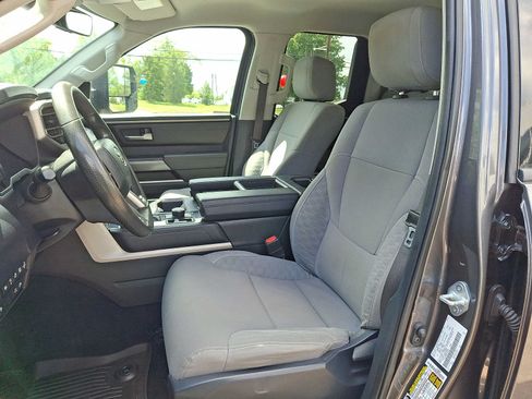 Used 2022 Toyota Tundra SR5 w/ SR5 Convenience Package AWD/4WD image 10