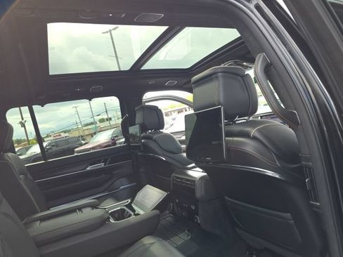 Used 2025 Jeep Grand Wagoneer Series III w/ Rear Seat Video Group 1 AWD/4WD image 39