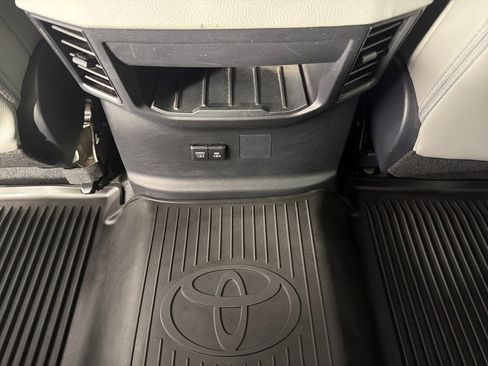 Used 2025 Toyota Tundra Limited AWD/4WD image 18