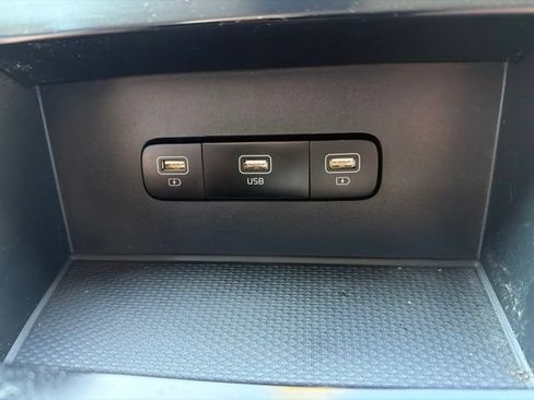 Used 2023 Kia Carnival LX FWD image 39