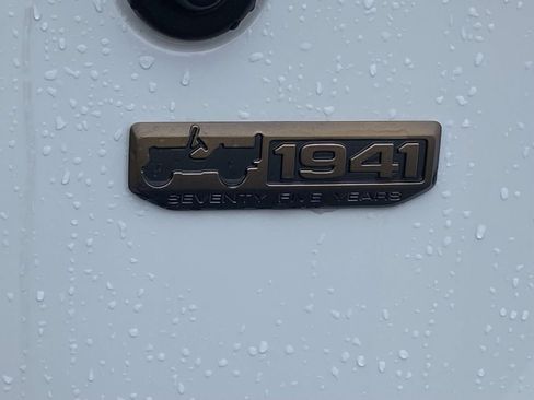 Used 2017 Jeep Wrangler Unlimited Sahara AWD/4WD image 11