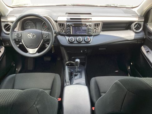 Used 2017 Toyota RAV4 LE FWD image 4