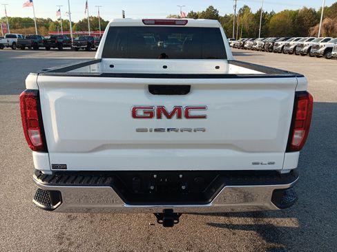 New 2026 GMC Sierra 1500 SLE image 4