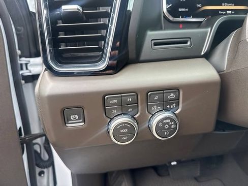 Used 2026 GMC Sierra 1500 Denali w/ LPO, Black Badging Package AWD/4WD image 16