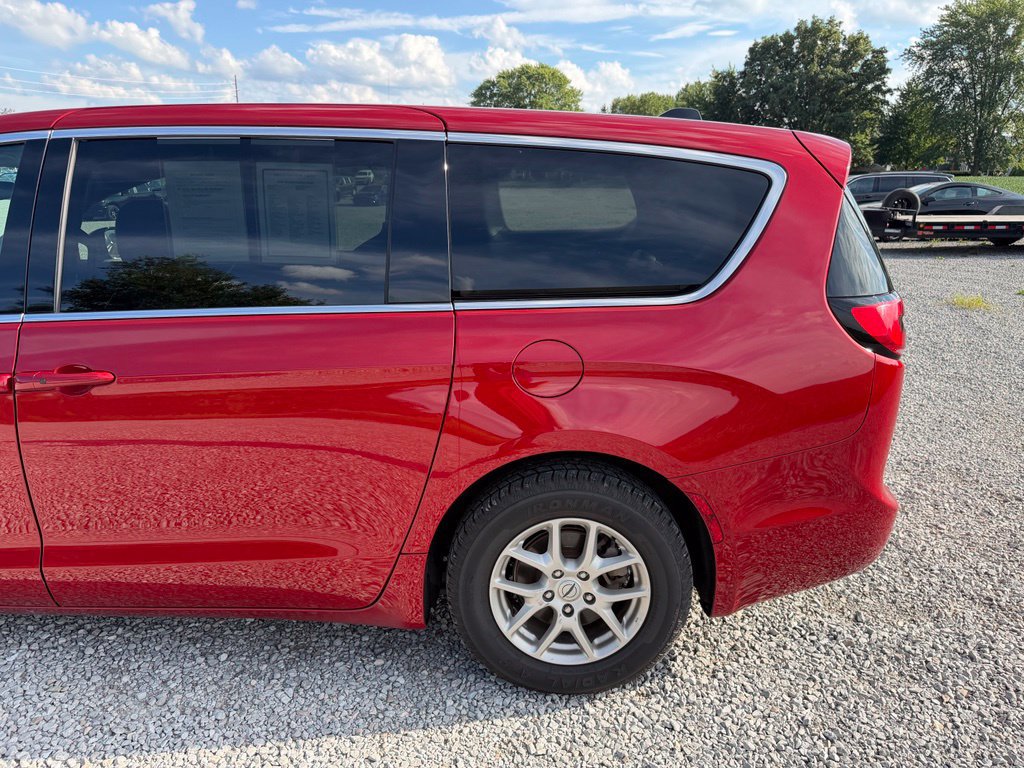 Used 2025 Chrysler Pacifica Select FWD image 29