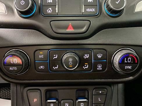 Used 2020 GMC Terrain SLT w/ Preferred Package FWD image 18