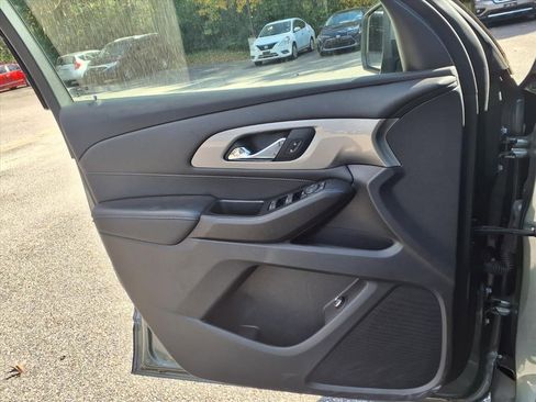 Used 2023 Chevrolet Traverse LT image 12