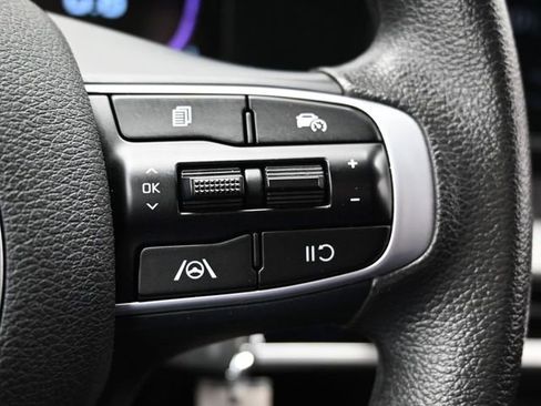 Used 2025 Kia Sportage LX image 25