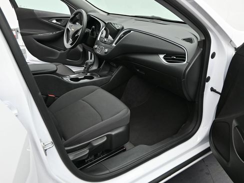 Used 2025 Chevrolet Malibu LS FWD image 6