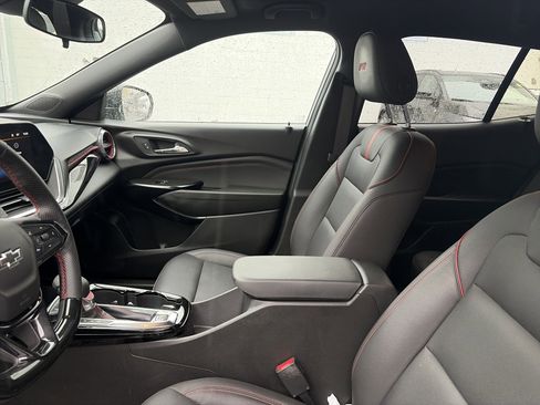 Certified 2024 Chevrolet Trax RS image 9