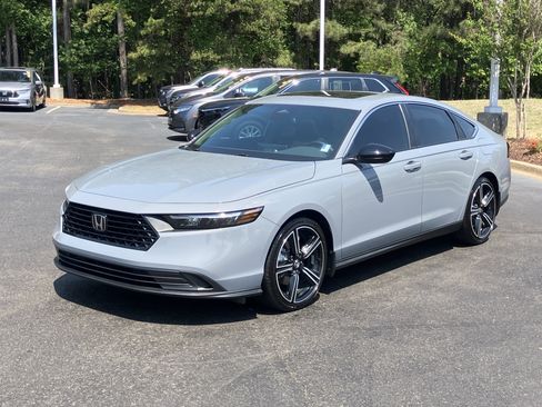 Used 2025 Honda Accord Sport image 6