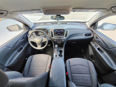 Used 2024 Chevrolet Equinox LT AWD/4WD image 2