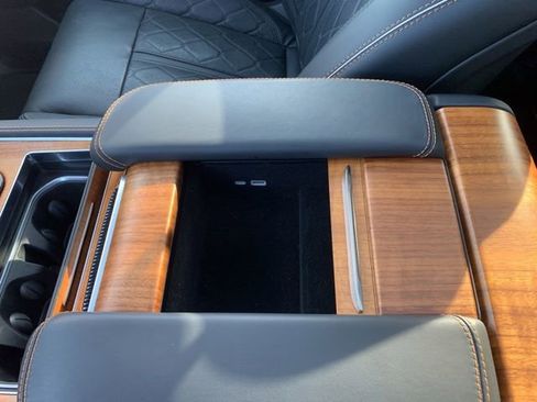 Used 2025 Jeep Grand Wagoneer Series III AWD/4WD image 40