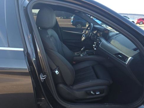 Used 2023 BMW 530i xDrive w/ Premium Package image 3