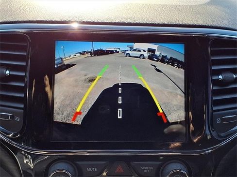 Used 2022 Jeep Grand Cherokee Laredo X image 4