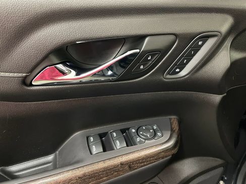 Certified 2022 GMC Acadia Denali w/ Denali Ultimate Package AWD/4WD image 11