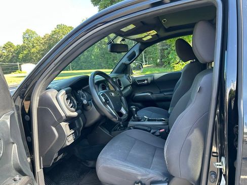 Used 2016 Toyota Tacoma TRD Sport w/ Premium & Technology Package RWD image 39